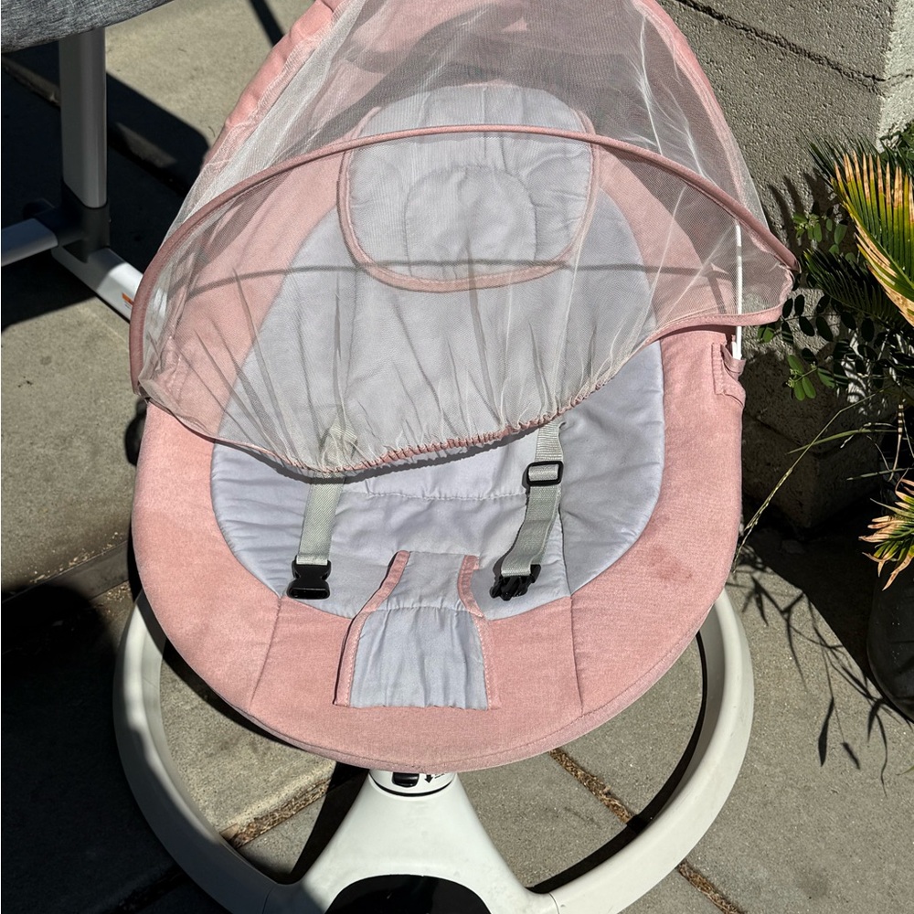 Amazon Essentials Pink Baby Rocker with Mesh Canopy